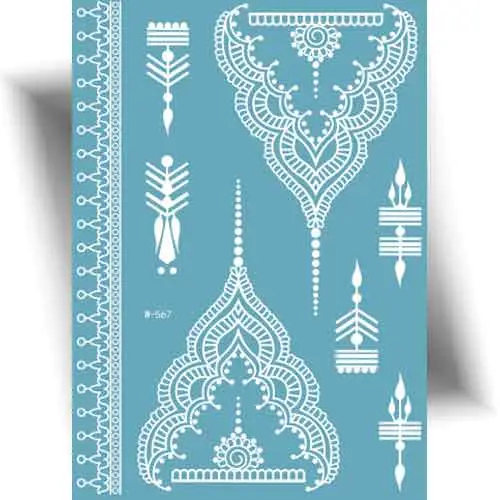Tatouage éphémère blanc pour les mains, le haut du bras et les pieds, avec des motifs fins ressemblant à de la dentelle, idéal pour une touche bohème cet été ou pour un mariage. Tenue de 3 à 7 jours selon l'emplacement.