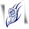 Tatouage rose tribal au jagua, motif de taille moyenne en bleu nuit, résultat ultra-réaliste, tenue jusqu’à 10 jours.