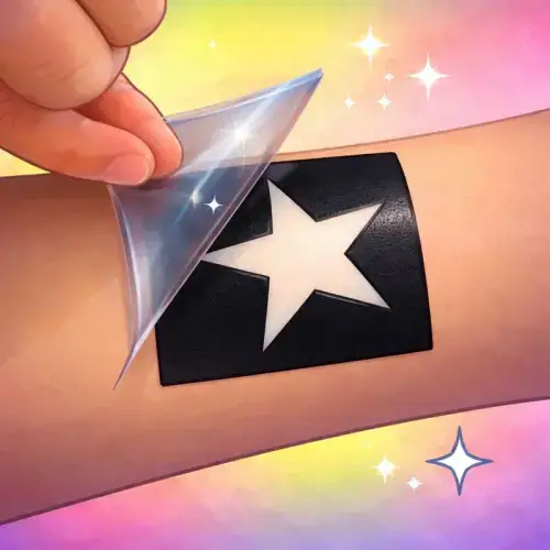 Pose d’un pochoir autocollant pour tatouage paillette sur peau propre : étape 2