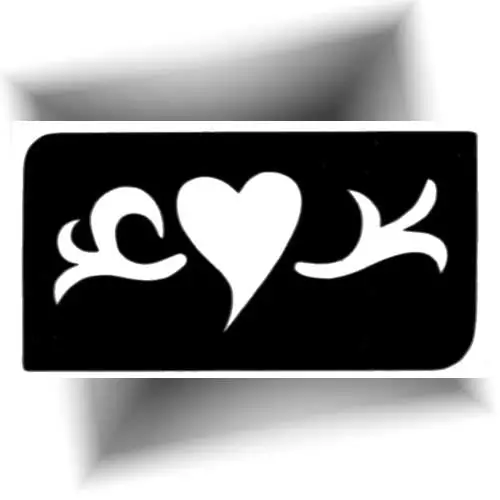 Pochoir tatouage petit cœur adhésif pour réaliser un tatouage éphémère pailleté sur le poignet ou le bras.