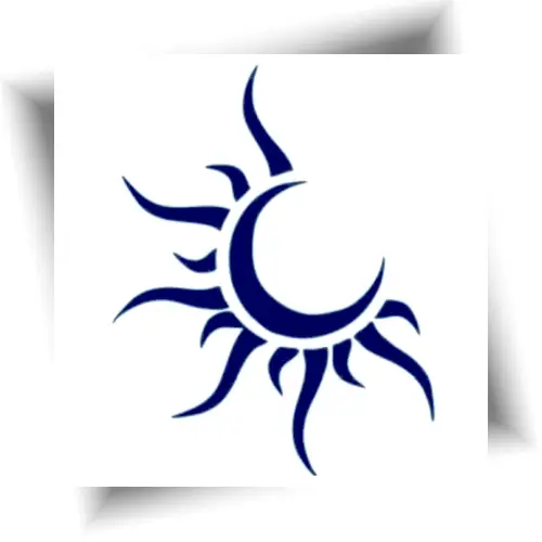 Tatouage temporaire bleu nuit représentant un demi-soleil entourant une lune, réalisé à base de jagua.