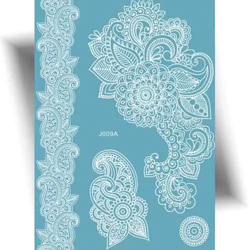 Tatouage éphémère blanc à motif mandala idéal sur une peau bronzée.