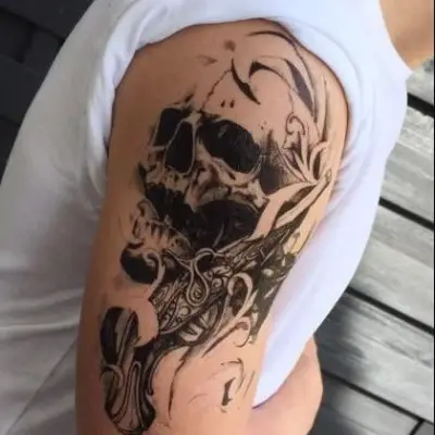 Tatouages éphémères crâne – motifs temporaires de têtes de mort.