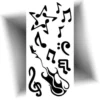 Tatouage éphémère musique, composée de 10 motifs noirs incluant des notes de musique, des clés de sol et des guitares. Idéal pour les mélomanes souhaitant exprimer leur passion de façon temporaire.