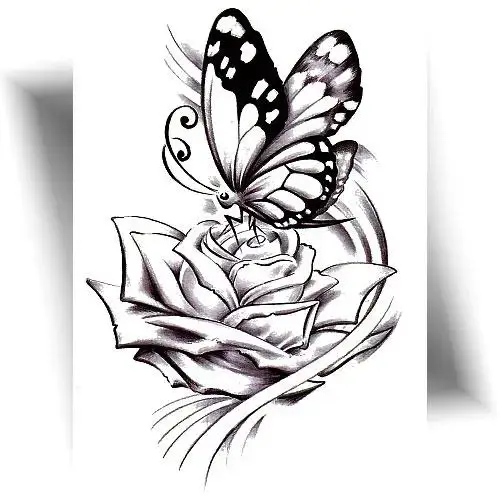 Tatouage éphémère papillon et rose, en noir et gris, motif féminin et élégant.