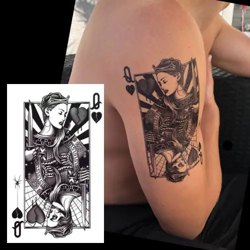 Tatouage éphémère reine de cœur montrant une reine moitié splendide, moitié squelette, symbole de dualité amour et trahison.