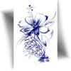 Un tatouage éphémère féminin représentant une jolie fleur, appliqué au jagua, avec une couleur bleu nuit réaliste et une tenue semi-permanente de 8 à 15 jours. Parfait pour le bras, l'avant-bras ou le mollet.