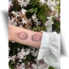Tatouage éphémère fleur de lotus pour femme, idéal pour le poignet, la cheville ou le dos. Tenue de 3 à 7 jours, application facile.