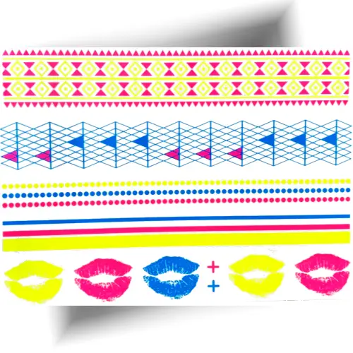 Tatouages éphémères fluorescents bracelets et bisous en jaune, rose et bleu, lumineux sous lumière noire, pour soirées et festivals.