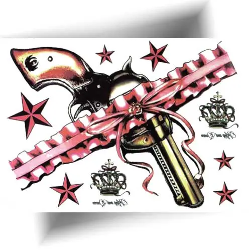 Tatouage temporaire jarretière cuisse avec motif revolver, design féminin et sexy.