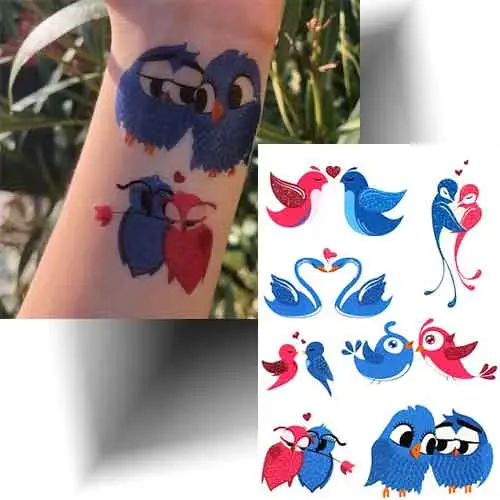 Planche de sept tatouages éphémères représentant de petits oiseaux colorés et pailletés