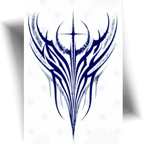 Tatouage semi-permanent tribal et croix au jagua, motif bleu nuit réaliste pour bras ou dos.