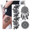 Tatouage temporaire attrape-rêve dentelle avec trois motifs : mandala, attrape-rêve, et bande de dentelle noire, créant une allure féminine.