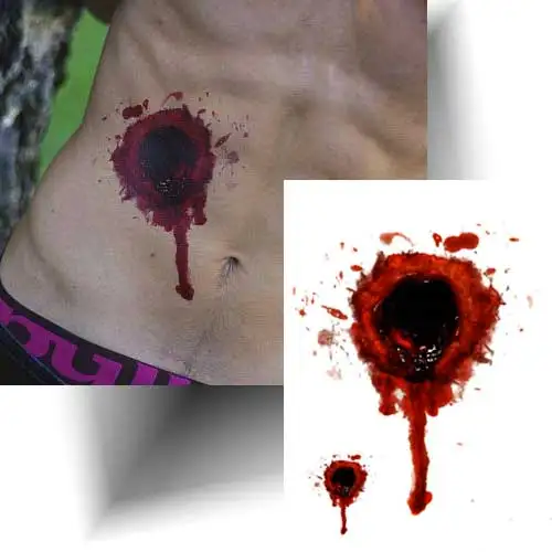 Tatouage éphémère impact de balle avec effet de blessure sanglante réaliste