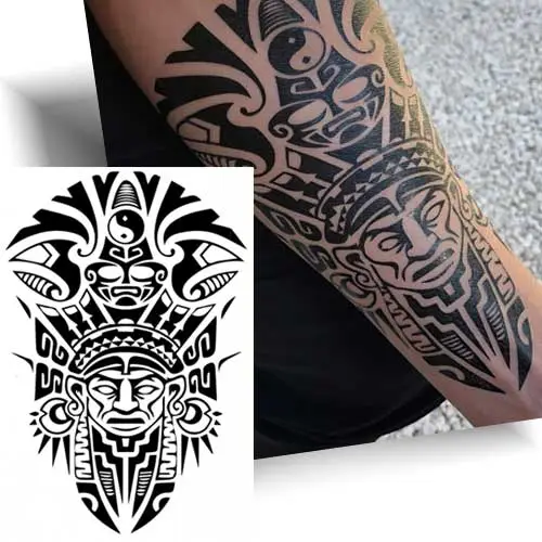 Tatouage éphémère totem Maori noir, motif tribal inspiré de la culture Polynésienne, symbole de force et de protection.
